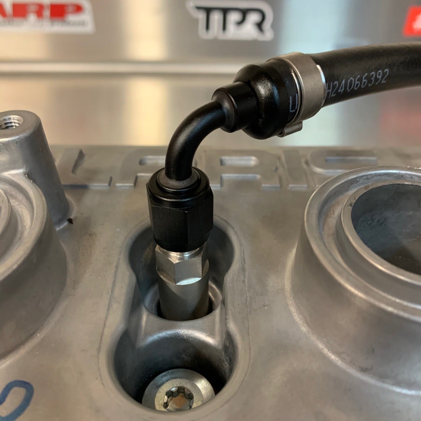 TPR012 - Pro XP / Pro R / Turbo R / Pro S / Xpediton - Head Coolant Fitting